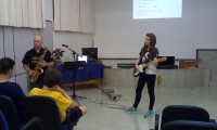 Oficina de música para estudar ondas sonoras