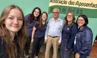 21.03.24 - Alunas do CEAP pesquisam sobre  as políticas de apoio aos idosos e sua eficácia